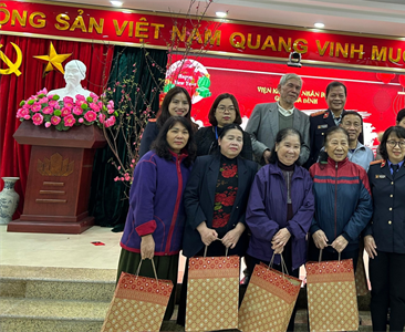 Công đoàn Viện KSND quận Ba Đình tổ chức “gói bánh chưng ngày tết” và trao...